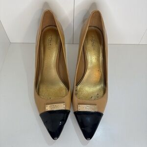 Coach Women's Tan and Black Pumps
